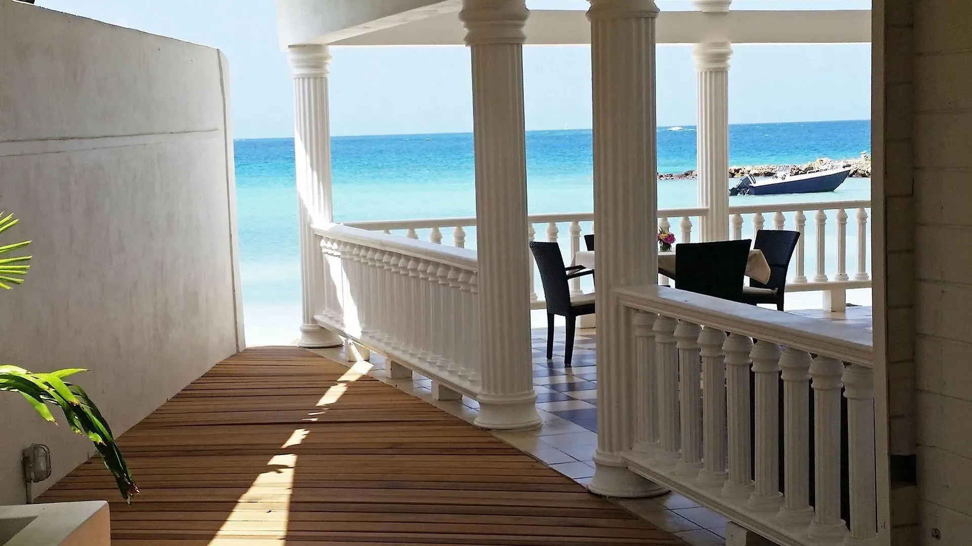 Davids Beach Hotel Clifton