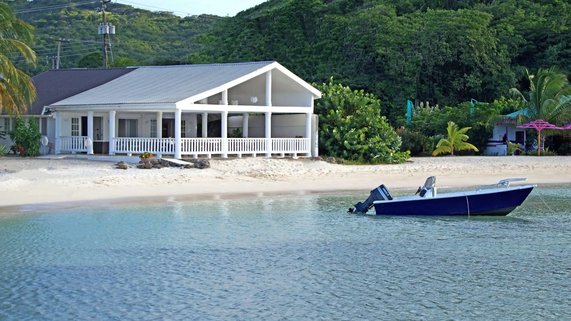 Davids Beach Hotel Clifton 3*,  Saint Vincent and the Grenadines
